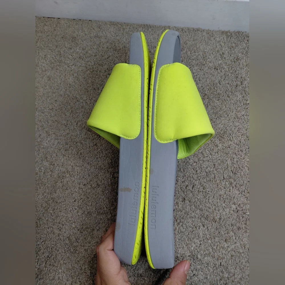 Lululemon Men Size 8 Neon Yellow and Gray Slide Sandals